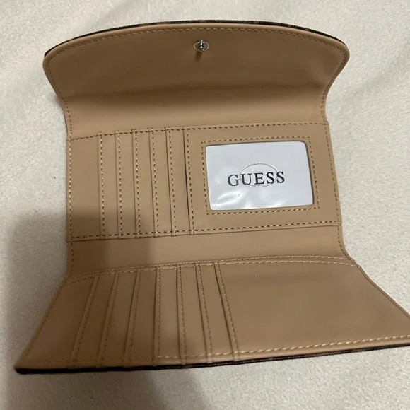 Guess Wallet - Picture 2 of 2
